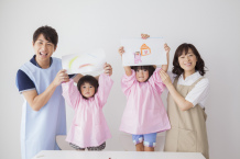 【認定こども園の保育教諭】「箕谷駅」徒歩1分、手当充実、キャリアアップ支援あり、賞与3.9ヶ月分、地域密着型の保育園
