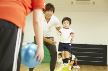【児童発達支援・放課後等デイサービスの保育士・児童指導員】「深江駅」徒歩6分、運動を中心とした療育