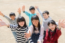 【児童発達支援・放課後等デイサービスの指導員、保育士】「葭川公園駅」徒歩11分、月給24.5万円〜、発達に応じたプログラムの実施