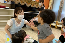 「藤沢駅」徒歩4分、福利厚生充実、バランス良い幼児教育を大切にする園