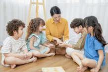 【学童保育のバイリンガルスタッフ】年間休日120日、英語だけで過ごす保育環境