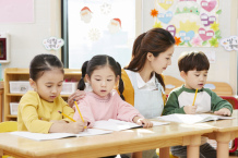 【幼稚園の幼稚園教諭】「古賀駅」徒歩10分、自立することを大切に教える
