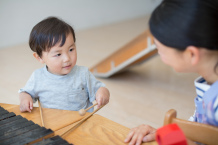 【小規模保育園の保育士】年間休日121日以上、遊びの中から学ぶ気持ちを育てる