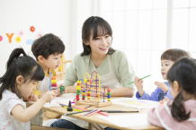 【認定こども園の保育教諭】昇給賞与あり、豊かな自然の中に位置する園