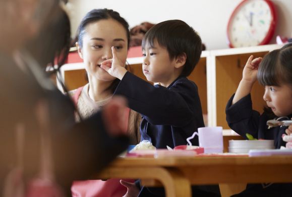 【幼稚園の幼稚園教諭】「野方駅」徒歩6分、土日祝休み、年間休日125日、退職金制度あり、創立85周年の歴史ある園です