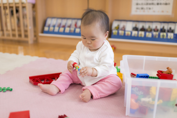 【小規模保育園の保育士】「上本郷駅」徒歩1分、年間休日124日、職員同士仲が良く風通しの良い職場です