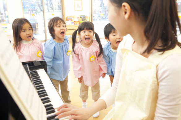 【認定こども園の保育教諭】「吉田駅」徒歩10分、賞与4ヶ月分、心身ともに健やかでのびのびと過ごせる空間を提供