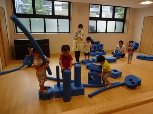 「武蔵小杉駅」徒歩7分、おもいっきり遊び・学ぶ保育