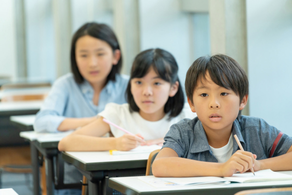 【放課後等デイサービスの児童指導員、保育士】「天満橋駅」徒歩2分、学びのタネを育てる療育