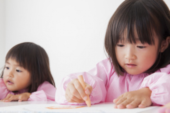 【認定こども園の保育教諭】「高安駅」徒歩10分、地域に根差した明るい子どもを育成