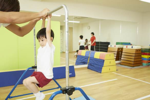 【放課後等デイサービスの児童指導員】扶養内OK、室内外で活動的な運動特化型療育