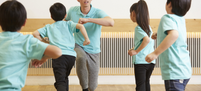 【放課後等デイサービスの児童指導員】扶養内OK、室内外で活動的な運動特化型療育