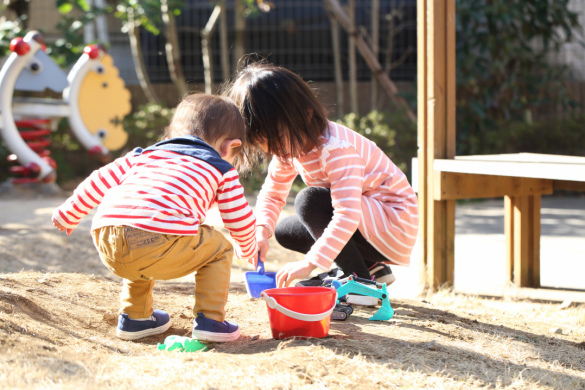 【幼稚園の幼稚園教諭】賞与4ヶ月分支給、緑に囲まれた幼児教育に最適な環境