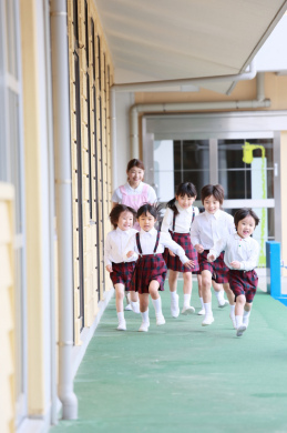 【幼稚園の幼稚園教諭】土日祝休み、明るく、心豊かでたくましい子どもを育成