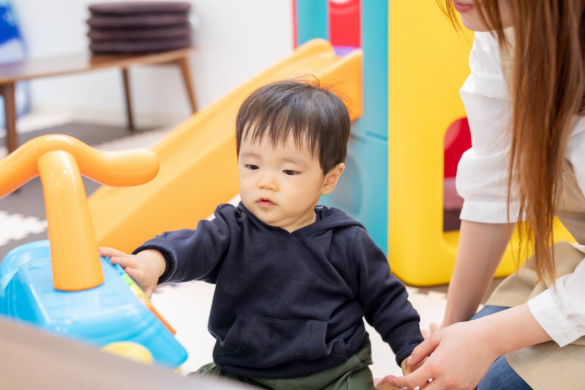 【小規模保育園の保育士】1日4時間～勤務相談OK、自然に触れる機会を提供