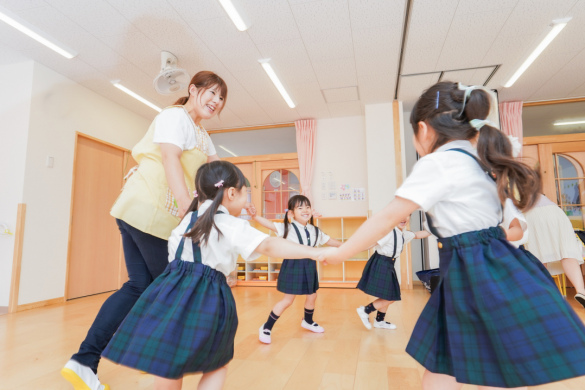 【認定こども園の保育教諭】年間休日130日、創造性豊かで将来性ある子どもを育む