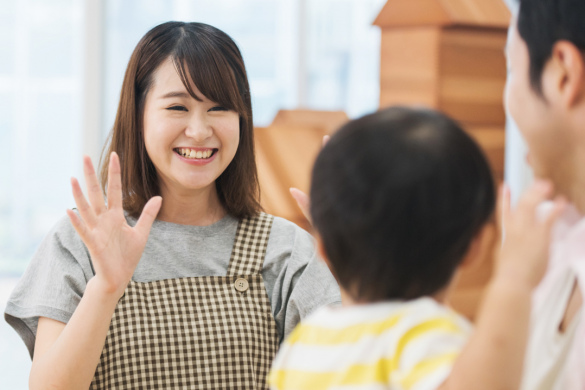 【認可保育園の保育士】「両国駅」徒歩4分、見守る保育を行う