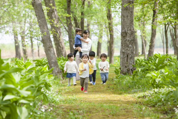 【認可保育園の保育士】「つきみ野駅」徒歩10分、自然とのかかわりを大切にした保育を実施