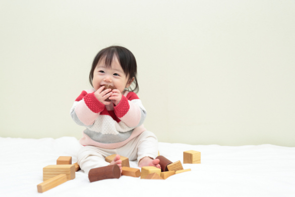 【小規模保育園の保育士】「甲南山手駅」徒歩10分、健康な心身を養う保育を行う